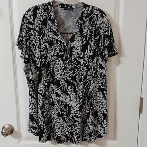 Ava & Grace Black and White Leaf Print Blouse